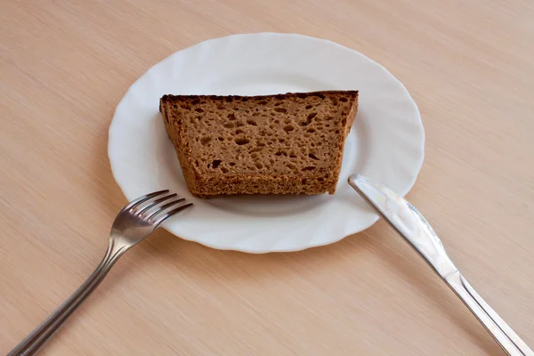 Un pan tostado rallado en un plato — Foto de Stock