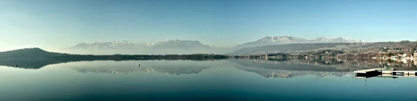 全景 viverone 湖视图 — 图库照片