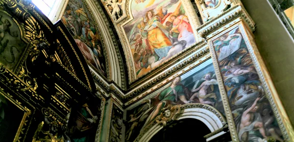 Novara, San Gaudenzio cupola particular — Stock Photo, Image