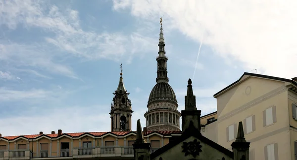 Novara panorámás kilátás nyílik San Gaudenzio kupola — Stock Fotó