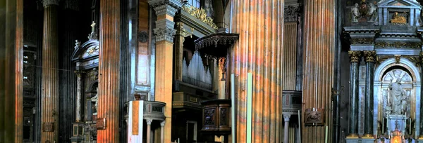 Novara - Wnętrze katedry — Zdjęcie stockowe