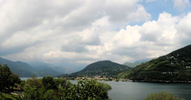 bir orta san giulio Gölü'nün panoramik görünüm