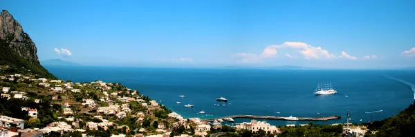 ナポリ、カプリ島のパノラマ ビュー — ストック写真