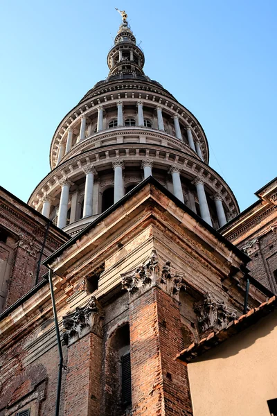 Basiliek van san gaudenzio door alessandro antonelli en gebouwd in 1888 — Stockfoto