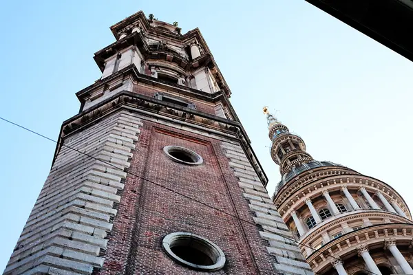 Basílica de San Gaudenzio por Alessandro Antonelli y construida en 1888 —  Fotos de Stock