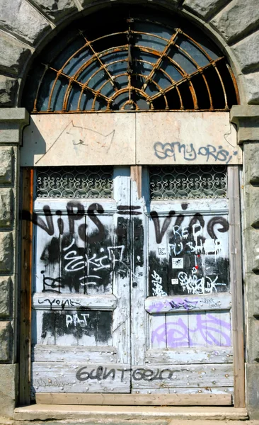 Turin, murazzi kapı graffiti — Stok fotoğraf