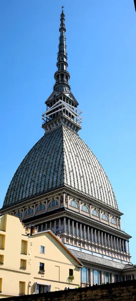 Turin, le symbole de la taupe Antonelliana — Photo