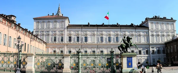 Turín, piazza castello s královský palác — Stock fotografie
