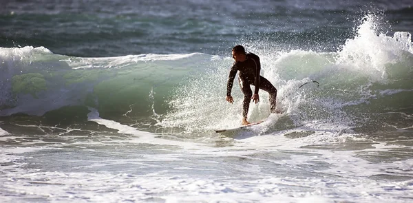 Surfing i havet — Stockfoto