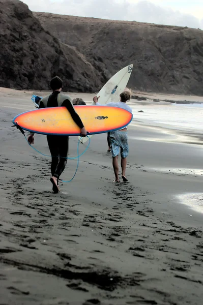Surfing in ocean — Stock Photo, Image