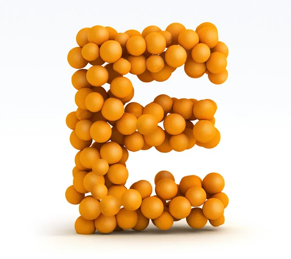 Buchstabe e, Schrift aus orangefarbenen Zitrusfrüchten, weißer Hintergrund — Stockfoto