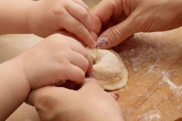 Cooking dumplings — Stock Photo, Image