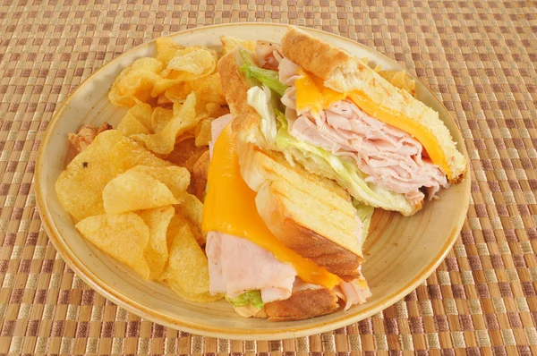 Kızarmış jambonlu ve peynirli sandviç. — Stok fotoğraf