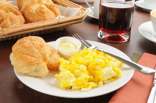 Çırpılmış yumurta kahvaltı — Stok fotoğraf