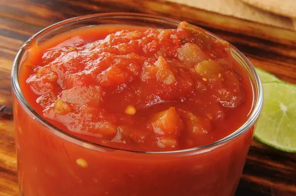 Primo piano di salsa fresca fatta in casa — Foto Stock