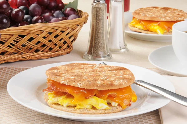 Breakfast sandwich — Stock Photo, Image