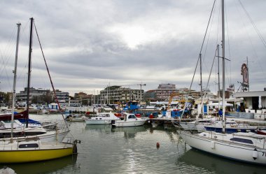 Riccione limandaki tekneleri