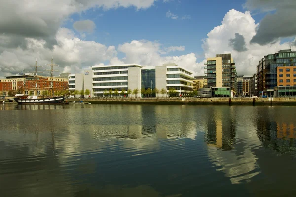 Reflection of the city of Dublin — Stock Photo, Image