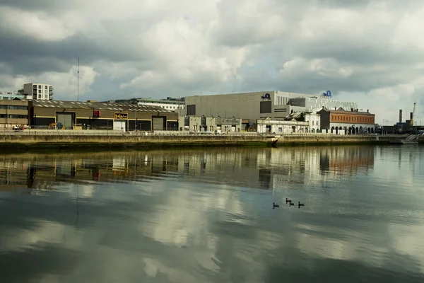 Riflessione sulla città di Dublino — Foto Stock
