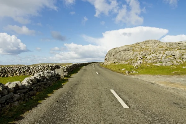 Paisaje de una calle en Irlanda — Foto de Stock