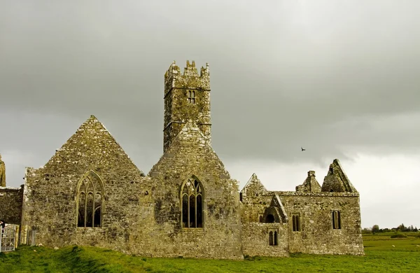 Krajina z Irska kláštera ross. — Stock fotografie