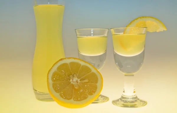 Limoncello in een glas — Stockfoto