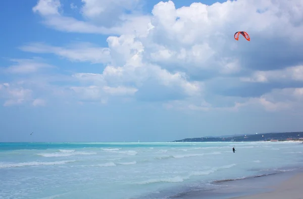Kitesurf desporto aquático — Fotografia de Stock