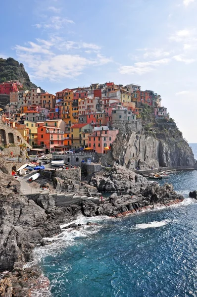El pueblo de Manarola al atardecer. Cinque Terre — Foto de Stock