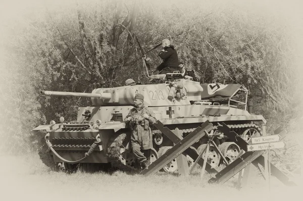 Ww2 német katonák és a tartály tigris — Stock Fotó