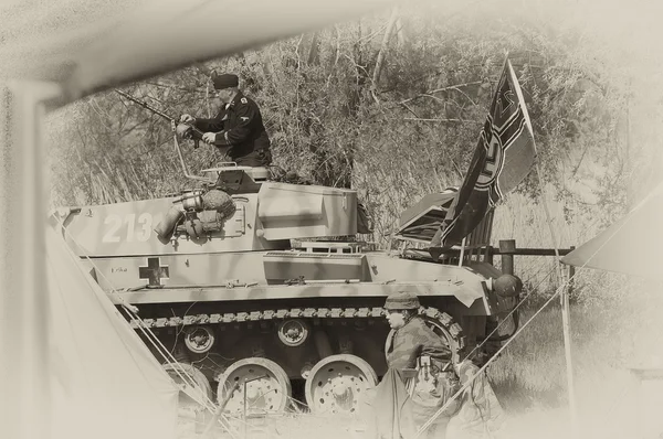 WW2 Alman ordusu askerleri ve tiger tankı — Stok fotoğraf