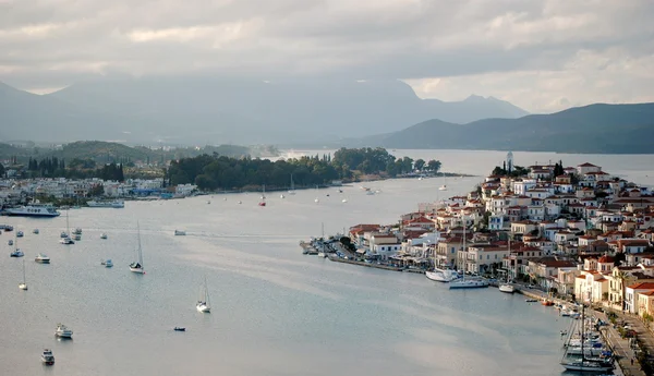 poros Adası. Yunanistan