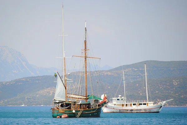 Ships in the sea. island of Greece Poros. — Stock Photo, Image