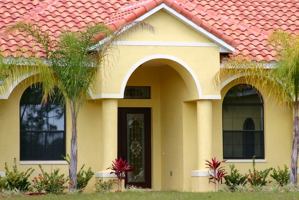 Toegangsweg voor een huis in florida middenklasse — Stockfoto