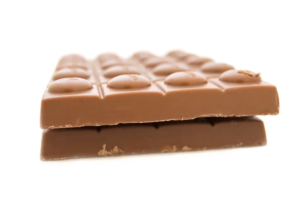Pezzi di cioccolato su bianco — Foto Stock