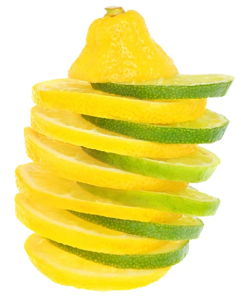 Limetten und Zitronen in Scheiben geschnitten. — Stockfoto