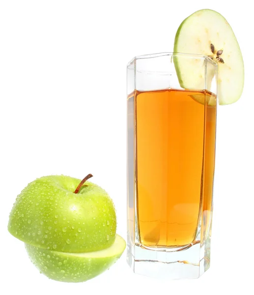 Elma suyu ve bölümü ile cam izole elma — Stok fotoğraf