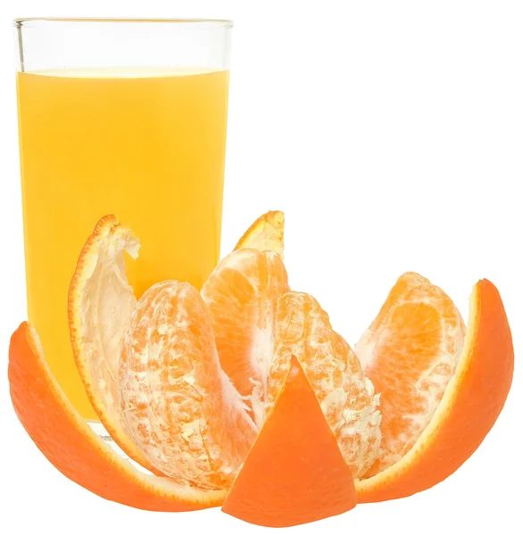 Szklanka soku mandarynki z kawałkami mandarynki — Zdjęcie stockowe