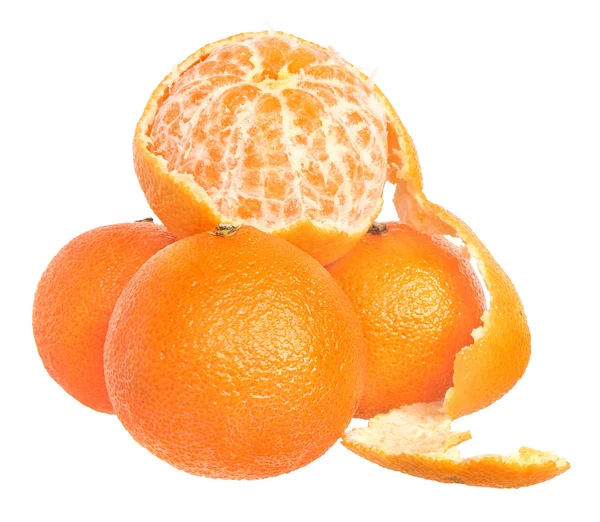 Mandarinas descascadas isoladas — Fotografia de Stock