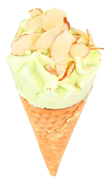 Фисташковое мороженое с вафельным конусом на вид сверху изолировано . — стоковое фото