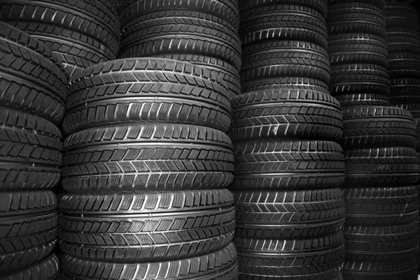 Nové pneumatiky z auta — Stock fotografie