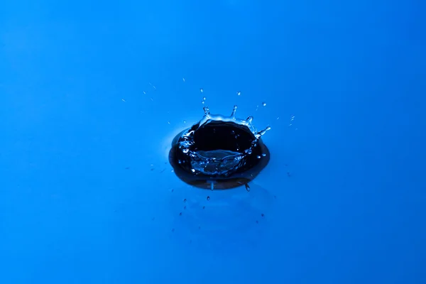 Droppar vatten — Stockfoto