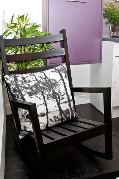 Prezentacja wnętrza drewniane krzesło — Zdjęcie stockowe