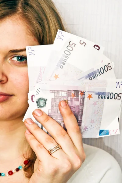 Kobieta z pieniędzy na białym tle — Zdjęcie stockowe