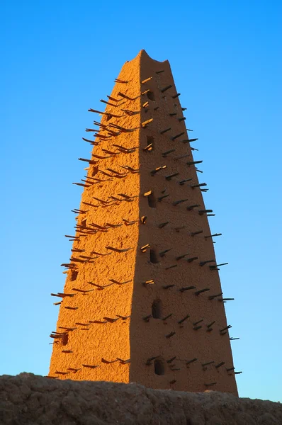 Modder minaret van de moskee in agadez — Stockfoto
