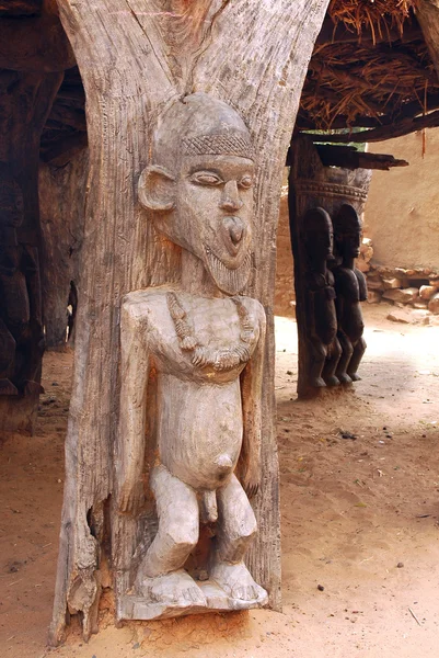 Nahaufnahme einer geschnitzten Dogon-Figur — Stockfoto
