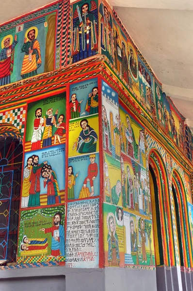 Эфиопские религиозные картины на церкви — стоковое фото