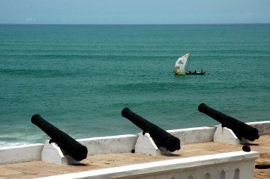 cape coast Kalesi: balıkçı teknesi