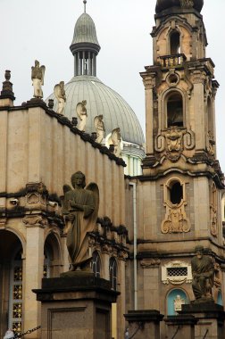 bir katedral dış görünümü