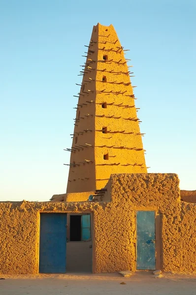Framifrån av lera moskén i agadez — Stockfoto
