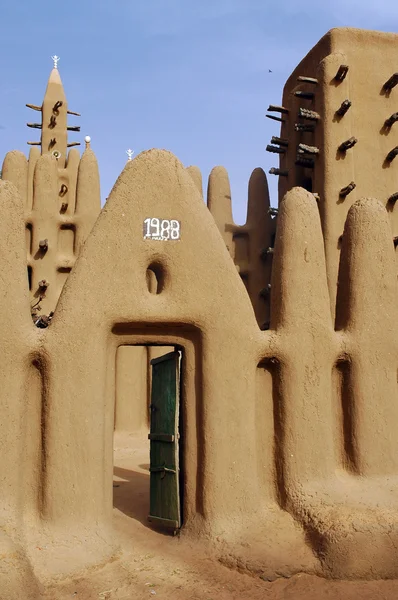 A mud mosque in a Dogon village — Stock Photo, Image